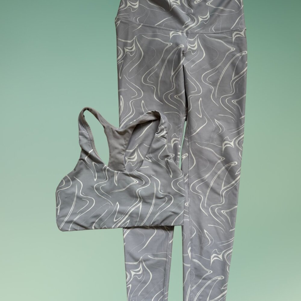 Old Navy PowerSoft Exercise Set - Gray Smoke - Size M - Picture 2 of 4